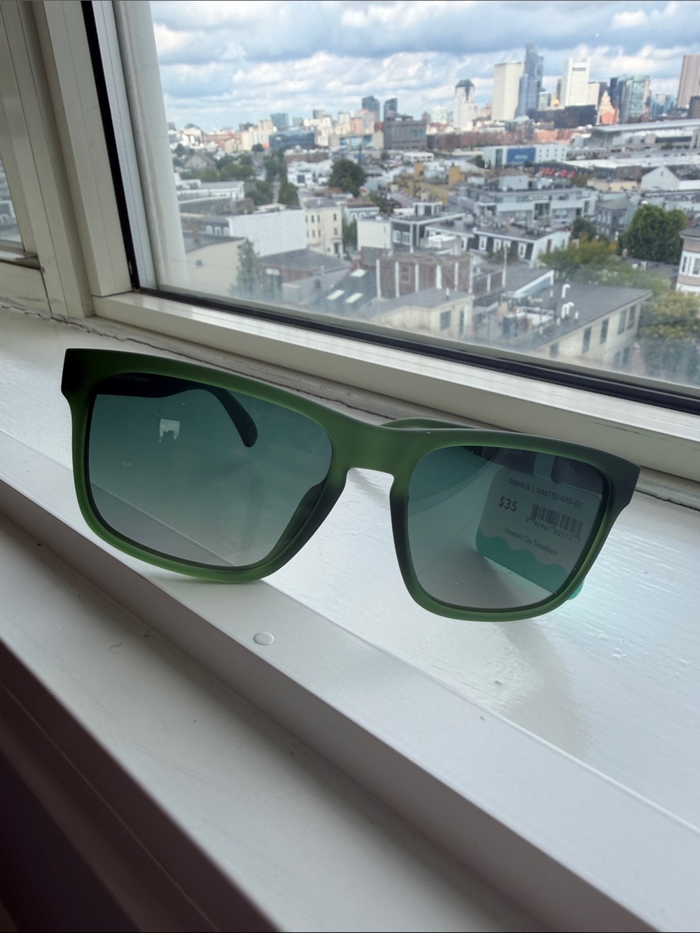 Goodr Grand Gs sunglasses NWT with green gradient lenses